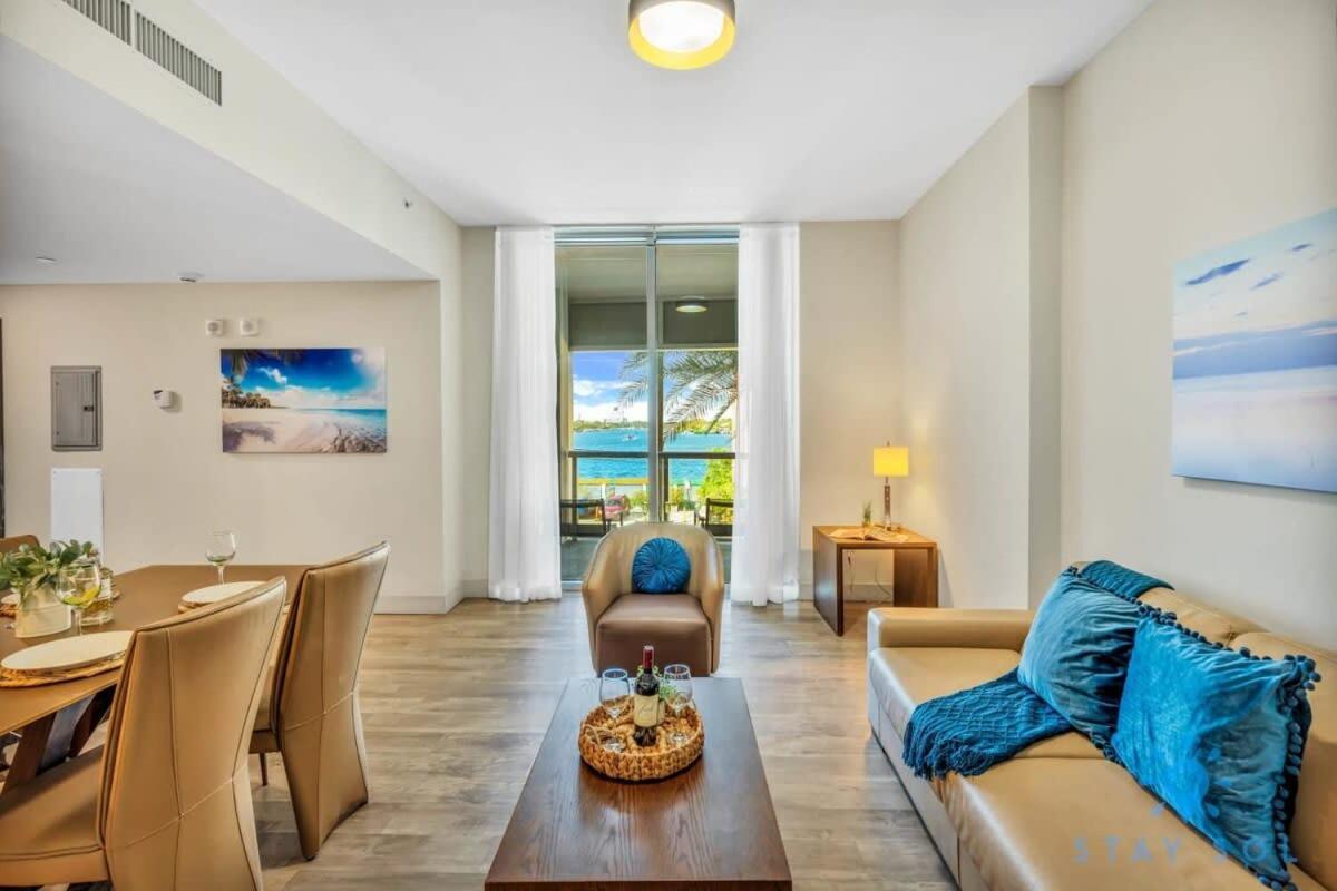 Apartment With Bay View Balcony - Pool - Up To 6 - Gym Hollywood Bagian luar foto
