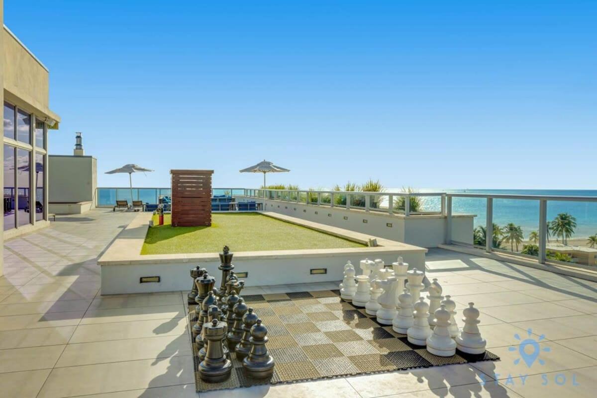 Apartment With Bay View Balcony - Pool - Up To 6 - Gym Hollywood Bagian luar foto