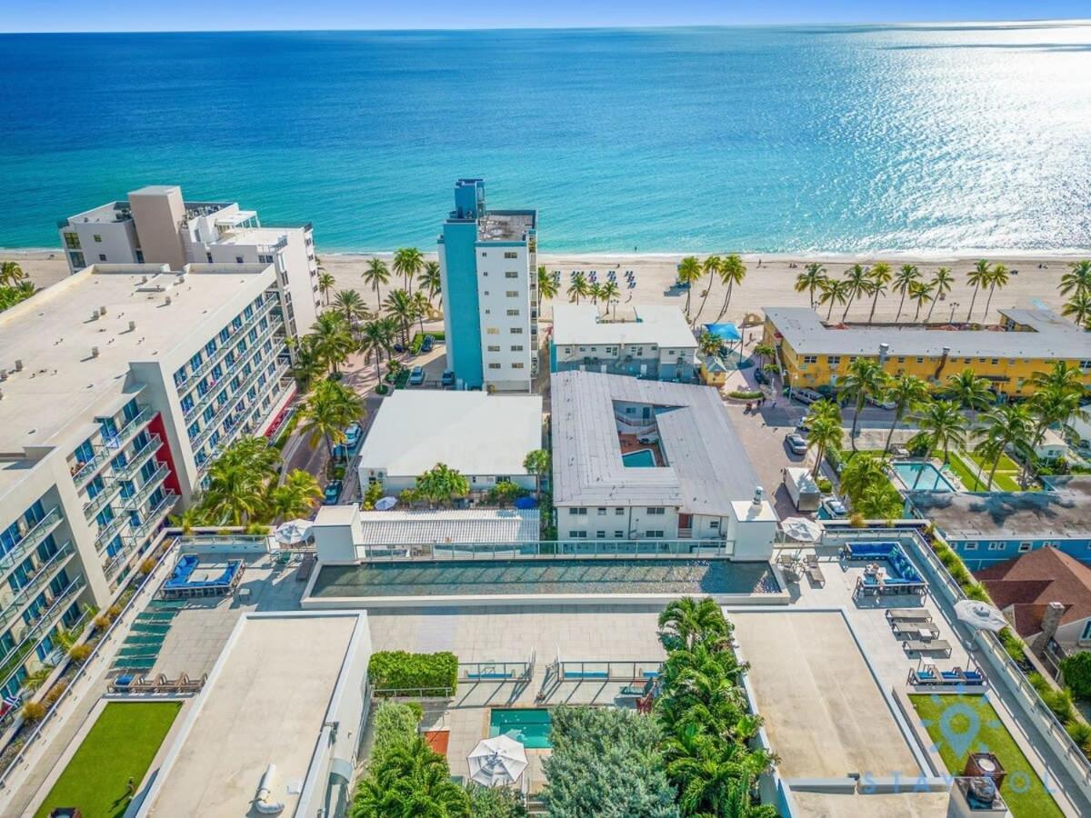 Apartment With Bay View Balcony - Pool - Up To 6 - Gym Hollywood Bagian luar foto