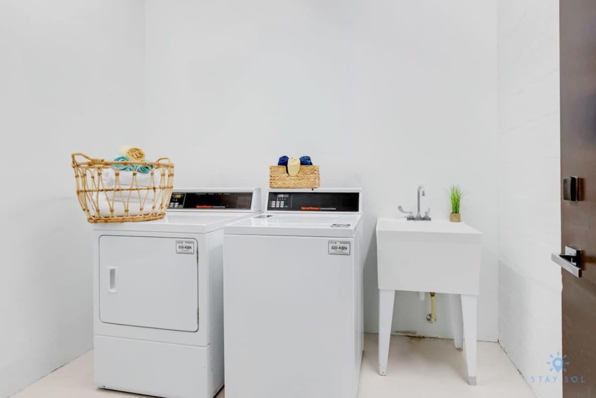 Apartment With Bay View Balcony - Pool - Up To 6 - Gym Hollywood Bagian luar foto