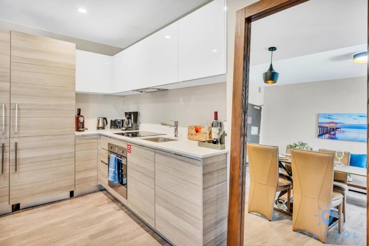 Apartment With Bay View Balcony - Pool - Up To 6 - Gym Hollywood Bagian luar foto