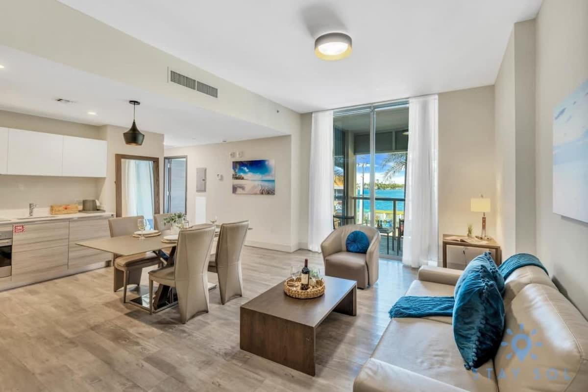 Apartment With Bay View Balcony - Pool - Up To 6 - Gym Hollywood Bagian luar foto